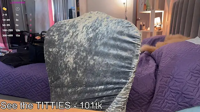 emily_is_here_ Adlı Modelin Canlı XXX Sohbeti