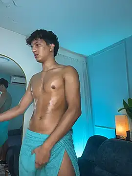 Leo_Savage_ Show in webcam