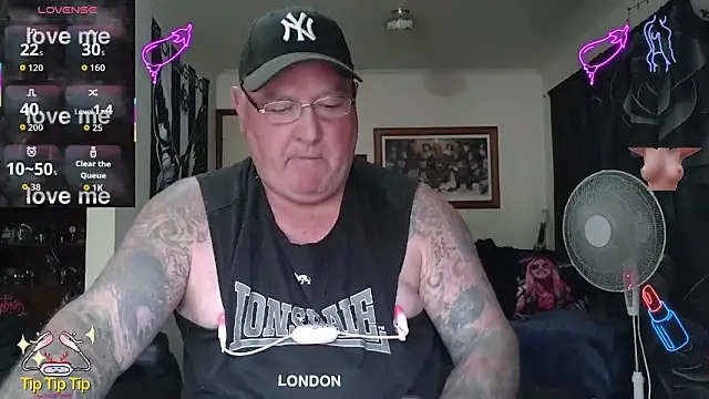 KINKYBLUEYES69's Live XXX Chat