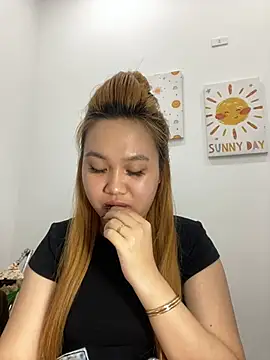 Almira6868 Show Webcam