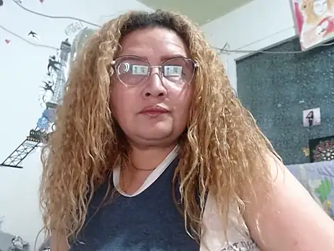 Perla1981--'s Live XXX Chat