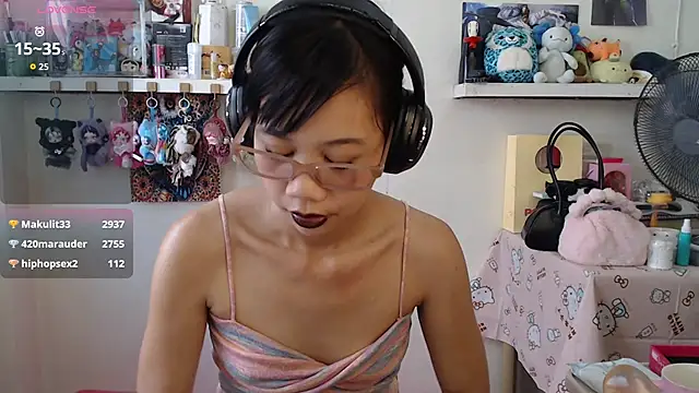 GloryKulikowski: διαδικτυακό σόου στην κάμερα