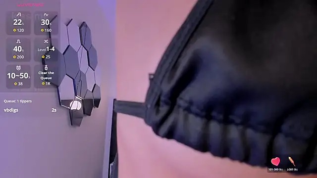 Show modela KayraLanne na web-kameri