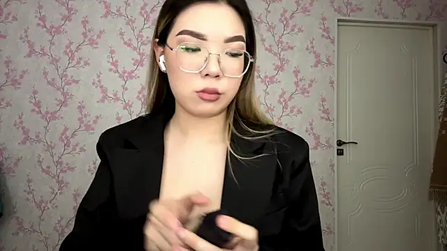 Sembang XXX Secara Langsung MadeleneStoesz