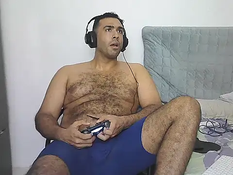 AlphaLatinoBear Adlı Modelin Canlı XXX Sohbeti