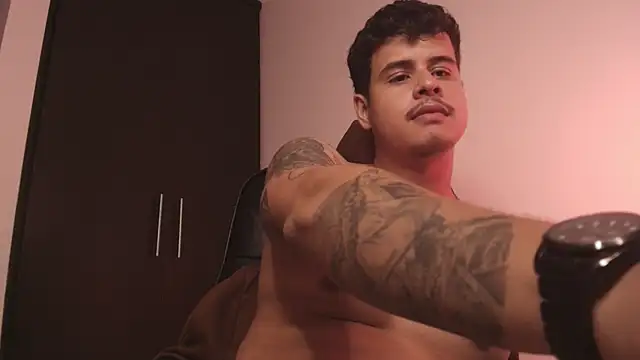 BjornSteel Adlı Modelin Canlı XXX Sohbeti