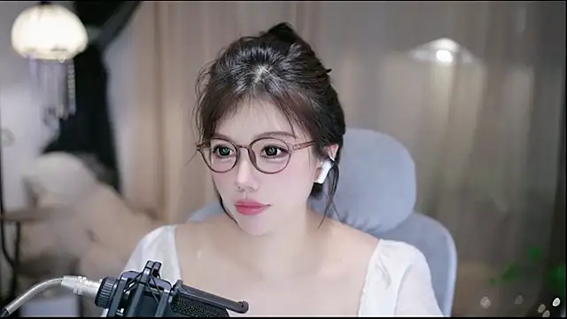 Cecily Adlı Modelin Canlı XXX Sohbeti