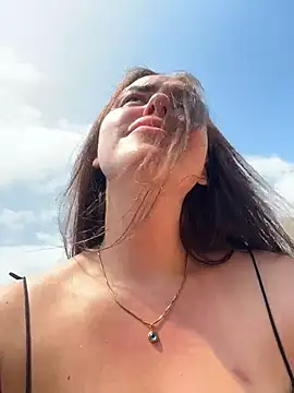 Chatroom XXX en direct de KiraSunshine