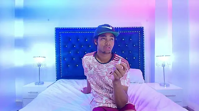 Cristal_and_luke Show in webcam