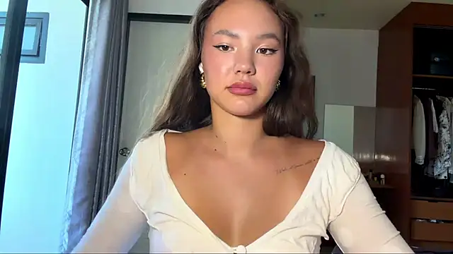 แชท XXX สดของ kamila_18_french