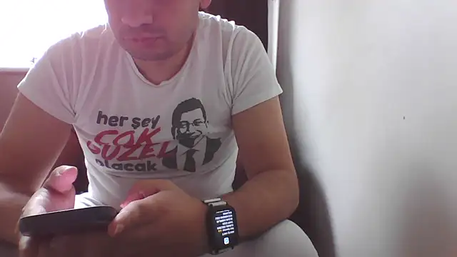 YakisikliSikici: διαδικτυακό σόου στην κάμερα