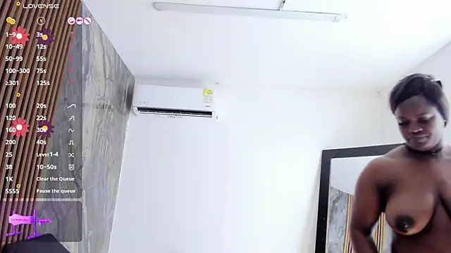 LauraSaenz01 Chat XXX live