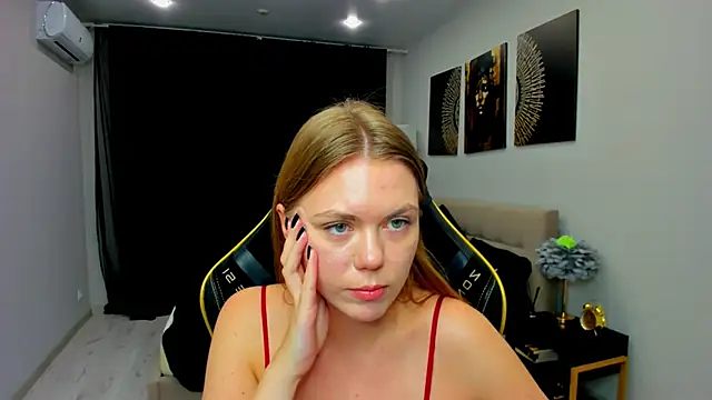 Strawberrye live XXX chat