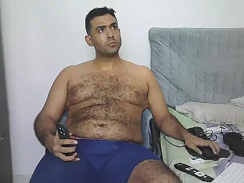 AlphaLatinoBear's Live XXX Chat