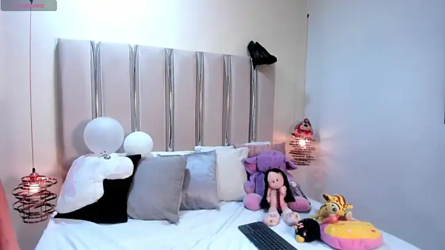 SabrinaVantress Chat XXX in diretta