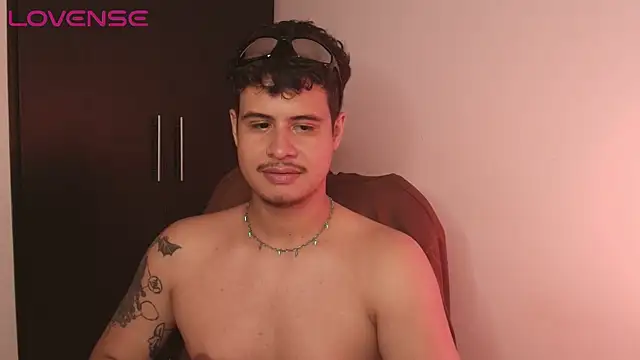 BjornSteel: διαδικτυακό σόου στην κάμερα