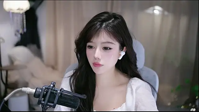 Cecily: απευθείας συνομιλ ία ΧΧΧ