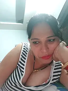 Poojabhabi101 webcam show