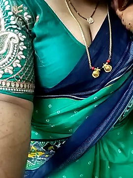 your-sameera: διαδικτυακό σόου στην κάμερα