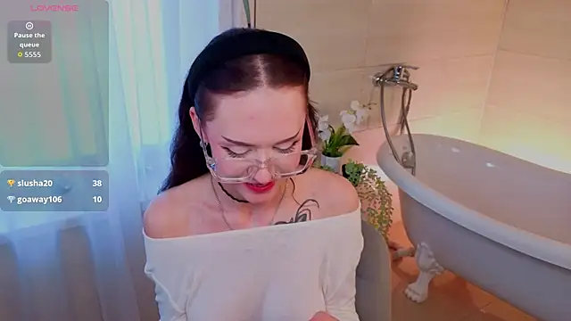 Adetta: онлайн-секс-чат