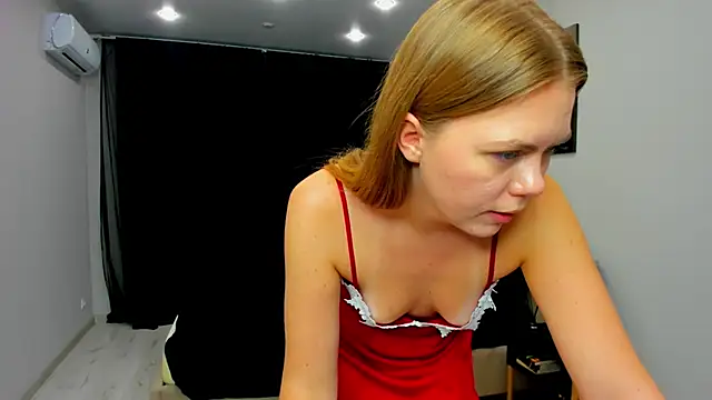 แชท XXX สดของ Strawberrye