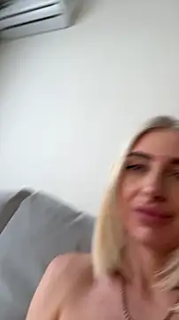 Mia_Roxie's Live XXX Chat