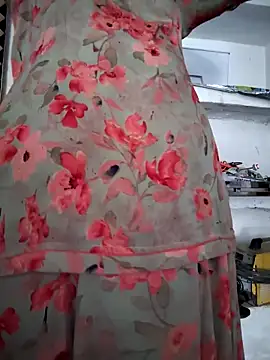 aunty_sumy: διαδικτυακό σόου στην κάμερα