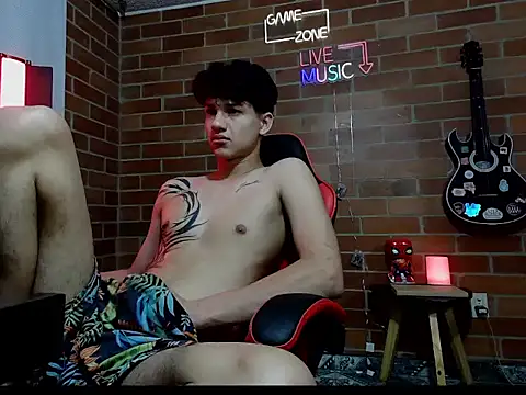 Kurtt__ Show in webcam