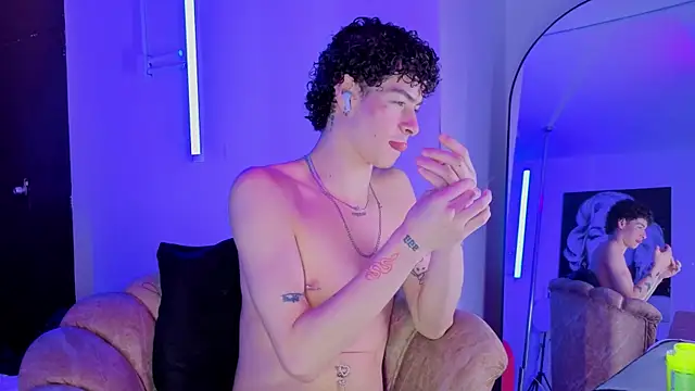 nova_salvatore 在線直播表演