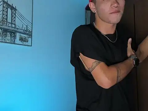 noahsaint: απευθείας συνομιλία ΧΧΧ