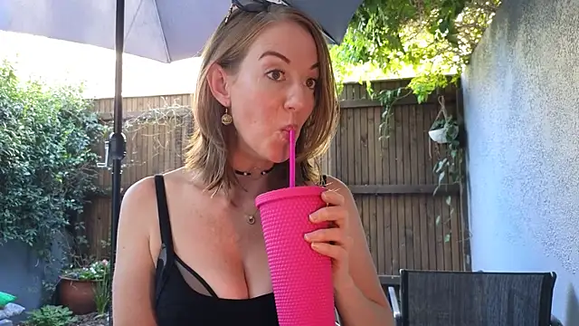 TopsyWilde's Live XXX Chat