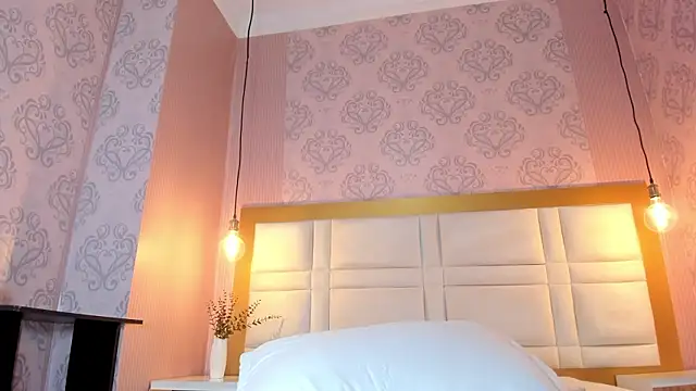 Kendall_curves – Live XXX-chat