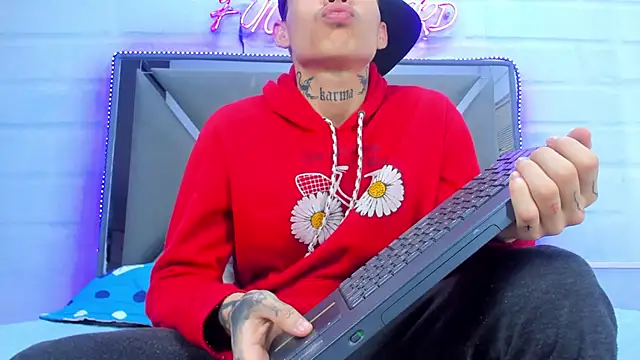 TommyBisex Webcam show