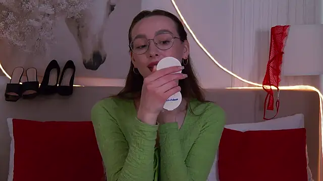 Emily_Simon Live XXX-Chat