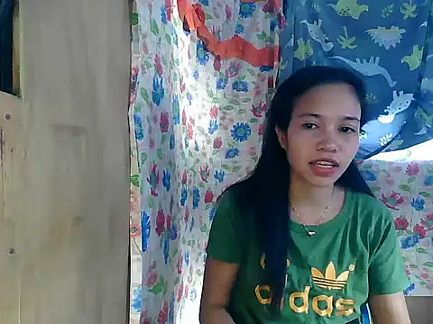 PinaySkinnyGirl Adlı Modelin Canlı XXX Sohbeti