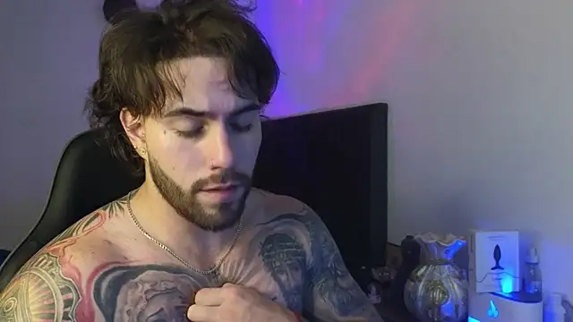 Ades_Lowe Adlı Modelin Web Kamerası Şovu