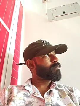 Bigkannan: διαδικτυακό σόου στην κάμερα