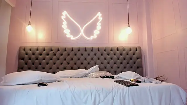 KAMI_HUGEASS élő XXX-chatje