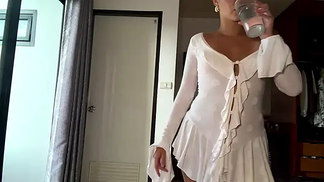 kamila_18_french webcam show