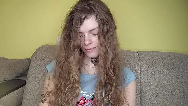 RayaNenlia's Live XXX Chat