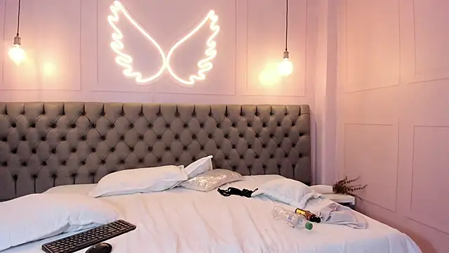 XXX chat uživo modela KAMI_HUGEASS