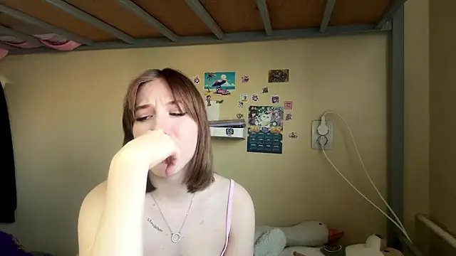 AquilineOrites 即時 XXX 聊天