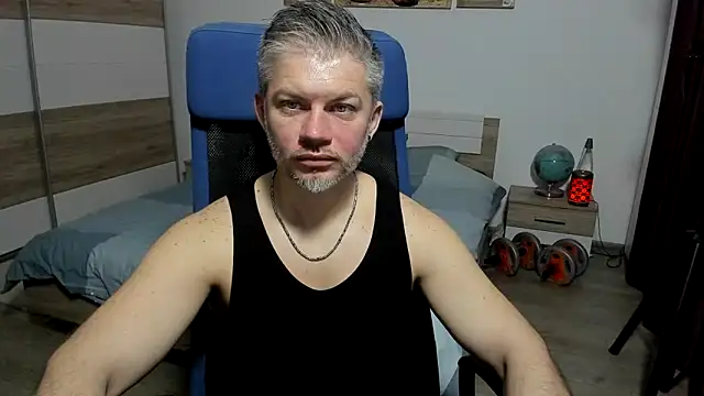 Chat XXX en directo de RobbyShawz