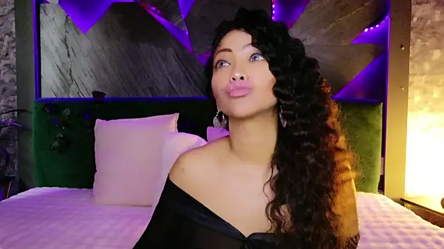 دردشة ElyaQuinn الجنسية المباشرة