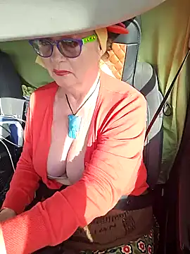 Hot-Muci's Live XXX Chat