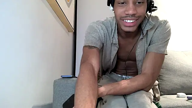 BlackBullTitusのウェブカメラショー