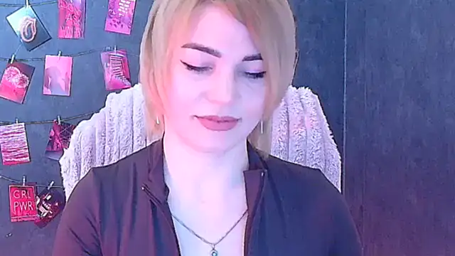 CuttieEmma Live XXX-Chat