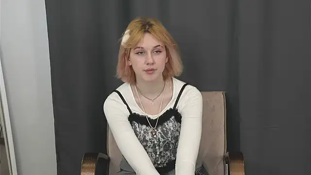 JuleeDutil Chat XXX in diretta