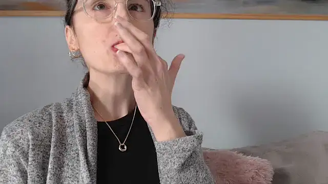 cleophee: διαδικτυακό σόου στην κάμερα