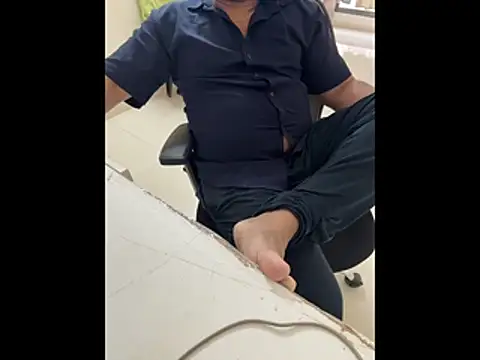 FlirtyxBoy Adlı Modelin Canlı XXX Sohbeti